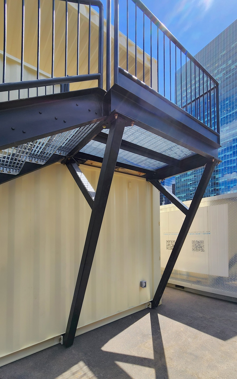 40&rsquo;HC VIP Area with Patio for the Oilers - Container Services Pty Ltd