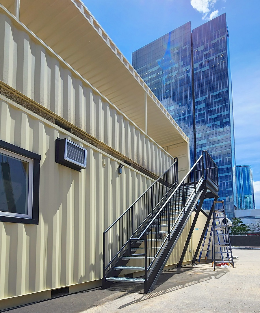 40&rsquo;HC VIP Area with Patio for the Oilers - Container Services Pty Ltd